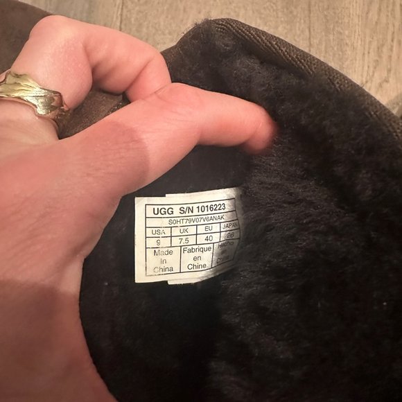 Womens Ugg® Classic Short Boot - Burnt Cedar - Size 9 - Picture 5 of 5